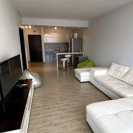 Charming 1-bedroom In Saint Sofia Apartcomplex サニービーチ