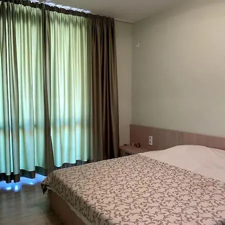Charming 1-bedroom In Saint Sofia Apartcomplex アパート サニービーチ